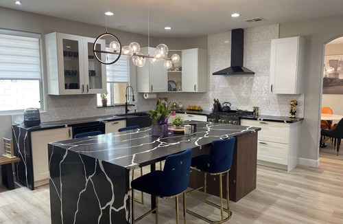 Bard House | Beautiful remodeled 4-bedroom plus an office house in SOHI, close to the strip!