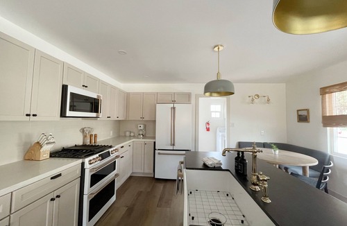 Kernville House | BEAUTIFUL, REMODELED HOME WITH EASY ACCESS TO LAKE AND RIVER - PET FRIENDLY