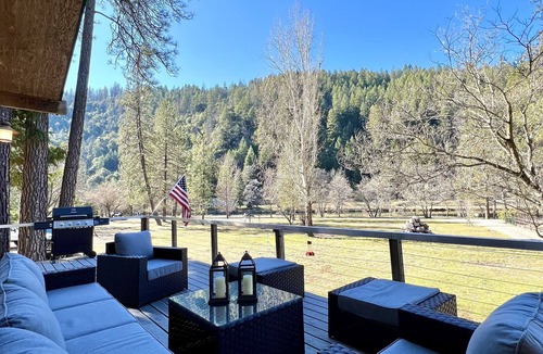Douglas City House | Beautiful Riverfront Escape - Peaceful & Relaxing Getaway