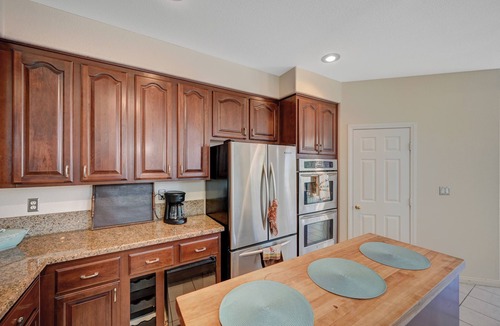 Spring Mountain Ranch House | Beautiful Spacious 5-bedroom bungalow in vibrant Las Vegas with WiFi, AC