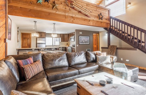Mammoth Lakes House | Beautiful Spacious Pet-Friendly Townhome 264