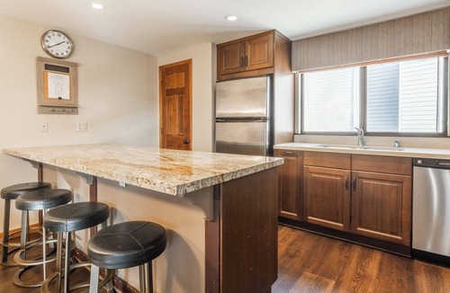 Mammoth Lakes House | Beautiful Spacious Pet-Friendly Townhome 264