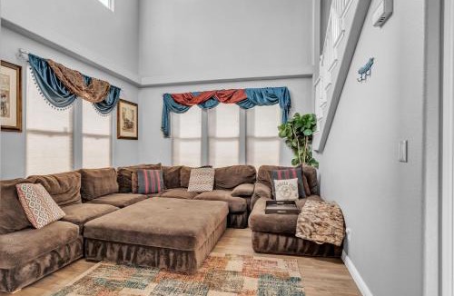 West University House | Beautiful Sunsets at 3BR Villa in Reno
