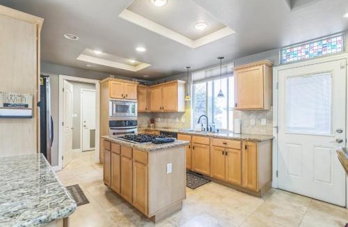 West University House | Beautiful Sunsets at 3BR Villa in Reno