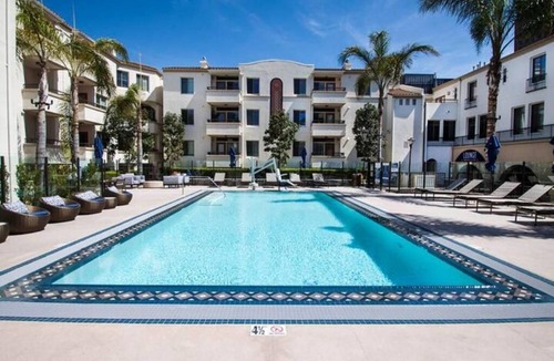 Westwood Apartment | Beautiful Two Bed Two Bath Apartment G30