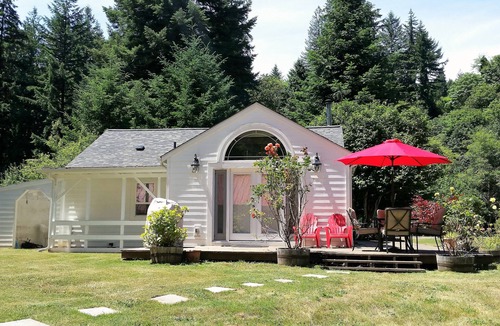 Mapleton House | Beautiful two bedroom one bath house overlooking the Siuslaw river.