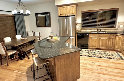 Pinebrook House | BEAUTIFUL VIEWS! Your Mountain Chic Oasis awaits - perfect location
