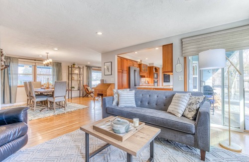 Monmouth House | Beautifully decorated Home w/ Hot Tub in Monmouth close to restaurants & shops