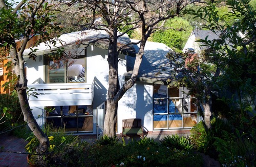 Santa Monica Canyon House | Beautifully Mid-Century Modern home on exclusive block in Santa Monica Canyon.
