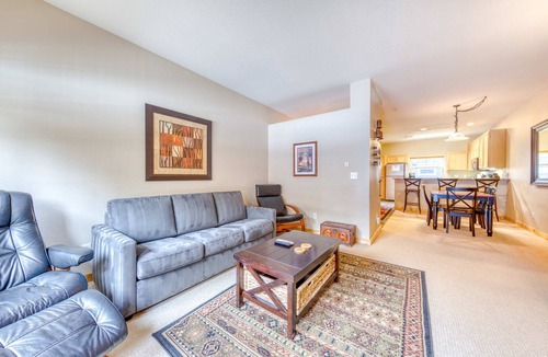Government Camp Condo | Beautifully updated Mt Hood condo with pool & hot tub & easy access to skiing
