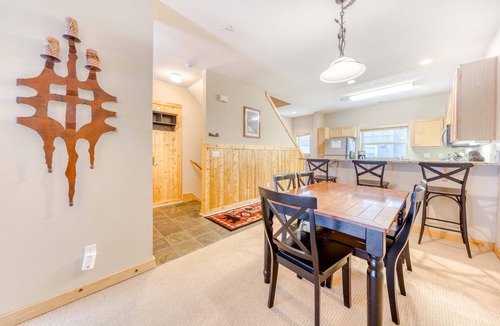 Government Camp Condo | Beautifully updated Mt Hood condo with pool & hot tub & easy access to skiing