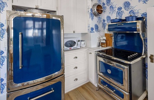 Amazon House | Bella Azul - Charming Home Minutes from Campus