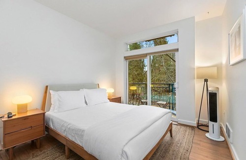 Belltown Apartment | Belltown's Flower Moon, near The Space Needle