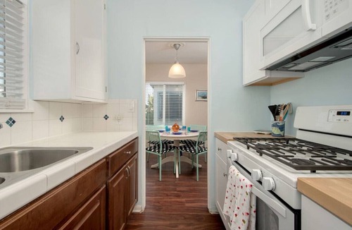 Mission Beach Apartment | Ben`s Beach Bungalow 3, Ocean View Mission Beach 1