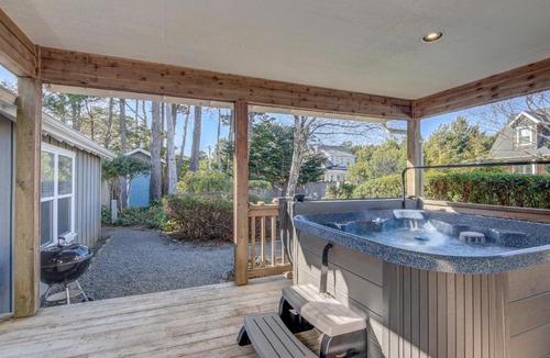 Lincoln Beach House | Bent Beach