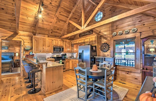 Tate Cabin | Bent Tree Cabin with Mountain & Lake Views!