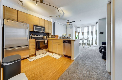 Miller Park Apartment | Best capital hill location studio close to fun w/free parking/fitness center