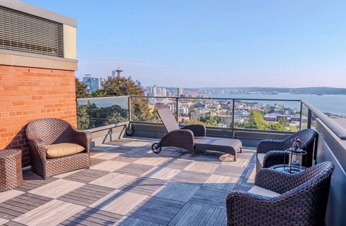 Lower Queen Anne House | Best Iconic Skyline View - Luxury Residence