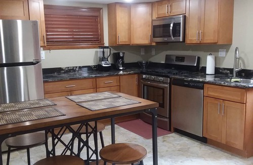Des Moines House | Best location in Des Moines WA -Full kitchen, Strong Wi-Fi, Close to everything!