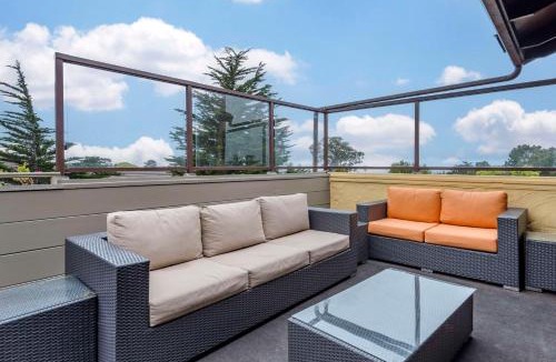 Northwest Carmel Hotel | Best Western Carmel's Town House Lodge