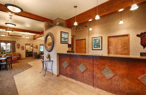 Coos Bay Hotel | Best Western Holiday Hotel