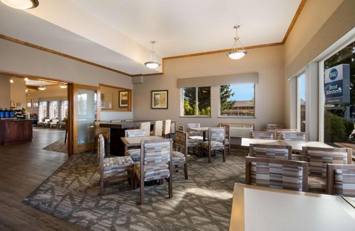 Coos Bay Hotel | Best Western Holiday Hotel