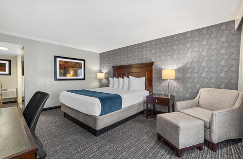 Sherman Oaks Hotel | Best Western Plus Carriage Inn