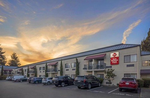 Kent Hotel | Best Western Plus Plaza by the Green