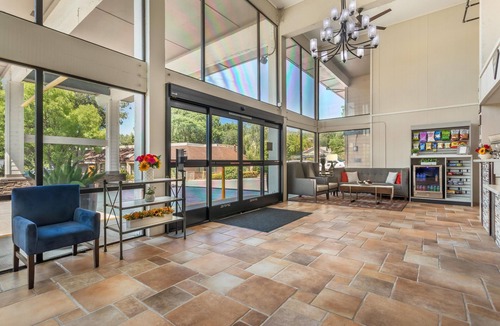 Sonora Hotel | Best Western Plus Sonora Oaks Hotel & Conference Center