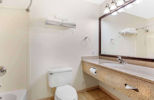 Patterson Hotel | Best Western Plus Villa Del Lago Inn Patterson