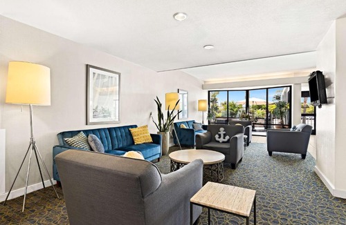 Roseville - Fleet Ridge Hotel | Best Western Yacht Harbor Hotel