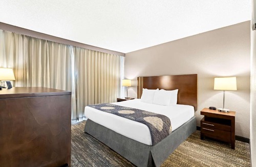 Roseville - Fleet Ridge Hotel | Best Western Yacht Harbor Hotel