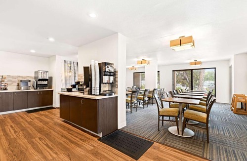 Roseville - Fleet Ridge Hotel | Best Western Yacht Harbor Hotel