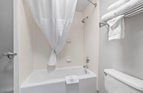 Orchard District Hotel | Better Choice For Your Vacation! Family-friendly Unit! Near Old Mill District!
