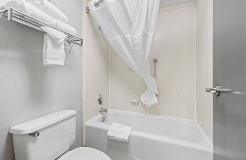 Orchard District Hotel | Better Choice For Your Vacation! Family-friendly Unit! Near Old Mill District!