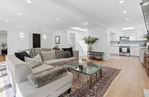 Beverly Glen House | Beverly Hills 2BR | Pool & Views | C&C