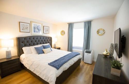 Alamitos Beach Apartment | Big Balcony - Parking Spot - King Bed - Fast WiFi