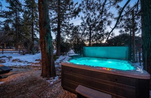 Woodlands House | Big Bear A-frame Cabinhottubdogfriendlysleeps 6