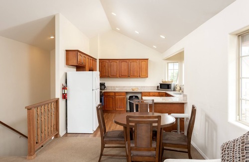 Woodlands Ski Chalet | Big Bear Chalet is a roomy house with beautiful mountain views !