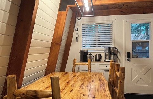 Big Bear City Ski Chalet | Big Bear Cozy Chalet: Ski, Village, Lake & Hot Tub
