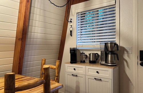 Big Bear City Ski Chalet | Big Bear Cozy Chalet: Ski, Village, Lake & Hot Tub