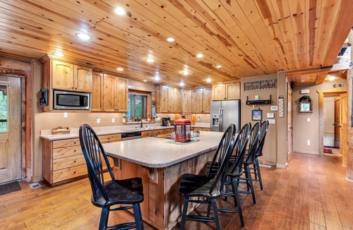 Tollgate Canyon Cabin | Big Bear Lodge: Mountain 7BR Hot Tub, Sauna, Fast WIFI, near Park City
