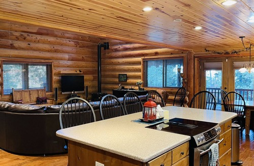 Tollgate Canyon Cabin | Big Bear Lodge: Mountain 7BR Hot Tub, Sauna, Fast WIFI, near Park City