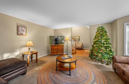 Eagle Mountain Estates House | Big Bear Nest at Eagle Mountain - Game Room, Pool Table, Ping Pong, Foosball, Jet Tub, 3 Fireplaces