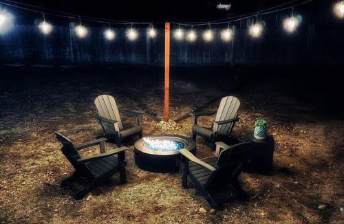 Tahoe Paradise House | Big Foot Basecamp - Dogs/Hot Tub/Fire Pit