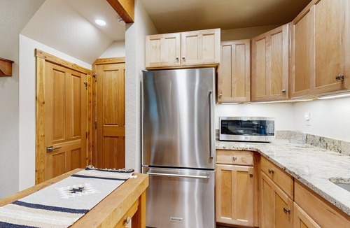 Bigfork House | Big Fork rustic loft cabin with forest views, WiFi, 5 miles to Flathead Lake