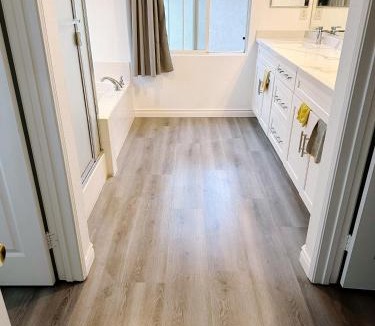 Fontana House | Big master bedroom private bathroom