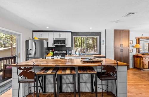 Flagstaff House | Big R Lodge | Hot Tub, Arcades & Large Deck | Retreat Near Flagstaff Attractions