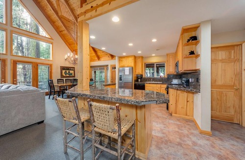 Arnold Cabin | BIG TIMBER LODGE - 4 BR/3 FULL 1 HALF BA PLUS LOFT & REC ROOM