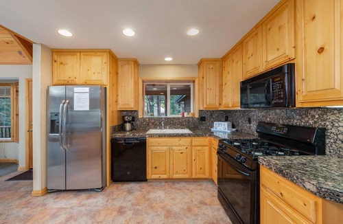 Arnold Cabin | BIG TIMBER LODGE - 4 BR/3 FULL 1 HALF BA PLUS LOFT & REC ROOM